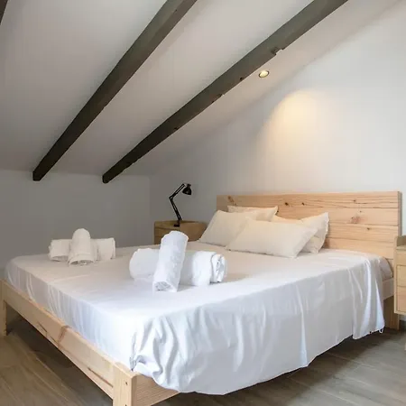 Iberian Residences 公寓 *